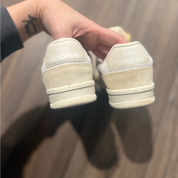 New Balance CT300 Women’s 6.5 Men’s 5 White Cream Suede Gum Sole Sneakers - Picture 6 of 10
